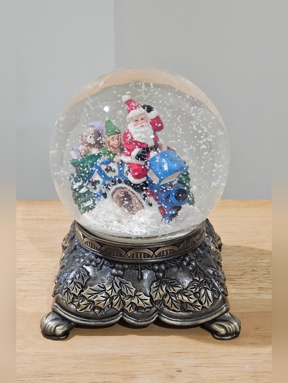 Christmas Snow Globe